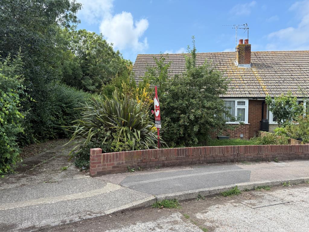 Lot: 117 - TWO-BEDROOM BUNGALOW FOR REFURBISHMENT AND REPAIR - Semi-detached bungalow